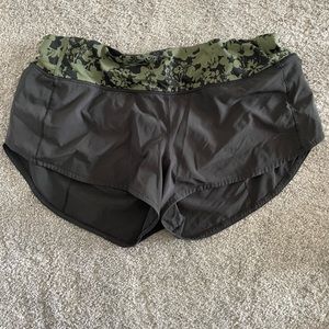 Lululemon black and printed waistband speed up short. Size 8. Length 2.5”.